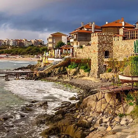 Elite Is Located In The Old Town Of Апартамент