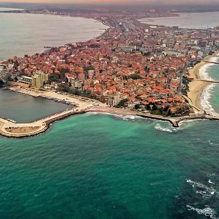 Апартамент Elite Is Located In The Old Town Of Поморие