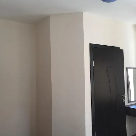 Elite Is Located In The Old Town Of 포마리